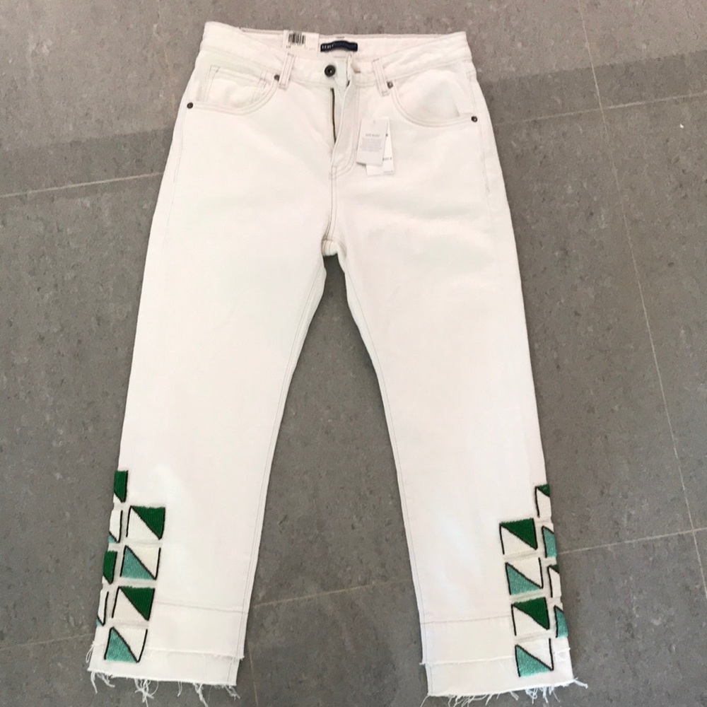 Levi’s slim crop with beaded detail size 28 NWT